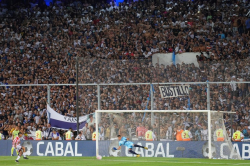 Elfmeterschießen beim Spiel Barracas Central - Quilmes im Estadio Presidente Peron, Dez. 2021