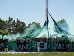 Fans von Atlético Ranchos beim Finale gegen Sport Club Magdalena im Estadio José Luis Brown, Dezember 2016