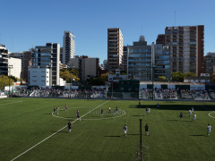 Stadion von Excursionistas in Bajo Belgrano beim Spiel gegen Sacachispas am 23.04.2015