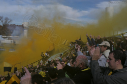 Rauch im Block der Comu-Fans in der Apertura 2022 gegen Dock Sud