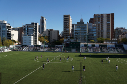 Stadion von Excursionistas in Bajo Belgrano beim Spiel gegen Sacachispas am 23.04.2015