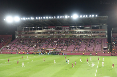 Blick ins Estadio Ciudad de Lanús beim Copa-Sudamericana-Spiel Lanus gegen Garcilaso, April 2024