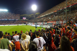 Newells-Fans auf den vollen Tribünen des Estadio Marcelo A. Bielsa beim Spiel gegen Defensa im Juli 2022