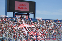 Fans von Huracan feiern im Estadio Amalfitani beim 3:1 gegen Newells, Oktober 2007.