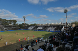 Estadio Gildo Francisco Ghersinich beim Spiel El Porvenir - Lujan, Gerli, Mai 2019