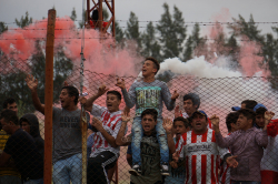 Alsina-Fans im Finale gegen Sportivo Baradero im Estadio Municipal Juan Casimiro Duarte, Dezember 2016