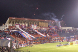 Wenige Zuschauer im Estadio General Pablo Rojas beim Spiel Cerro Porteño gegen Tacuary am 23.09.2007