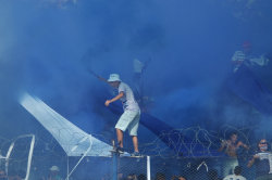 Intro beim Clásico San Martín de Burzaco vs Claypole im Estadio Francisco Boga