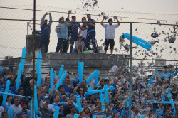 Fans von Defensores Unidos beim Finale gegen San Miguel im Estadio Gigante de Villa Fox von Zarate, Juli 2017