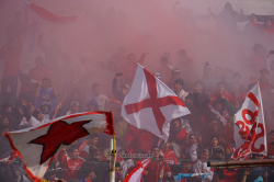 Fans von Olimpia Jrs. beim Spiel gegen Victoria (RG) im Estadio Municipal Juan D. Perón, Caleta Olivia, April 2017