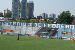 Das Estadio Tres de Febrero beim 2.-Liga-Spiel zwischen Almagro und Platense am 06.04.2009.
