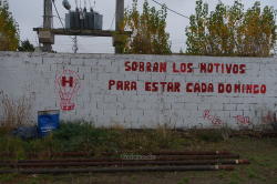 Graffiti im Estadio Jorge Pedro Mariottini von Gobernador Gregores beim Spiel Huracán - Independiente, Mai 2017
