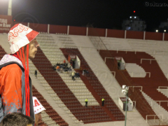 Huracan-Fan im Stadio Duco beim Spiel Huracan gegen Barracas Central im September 2022